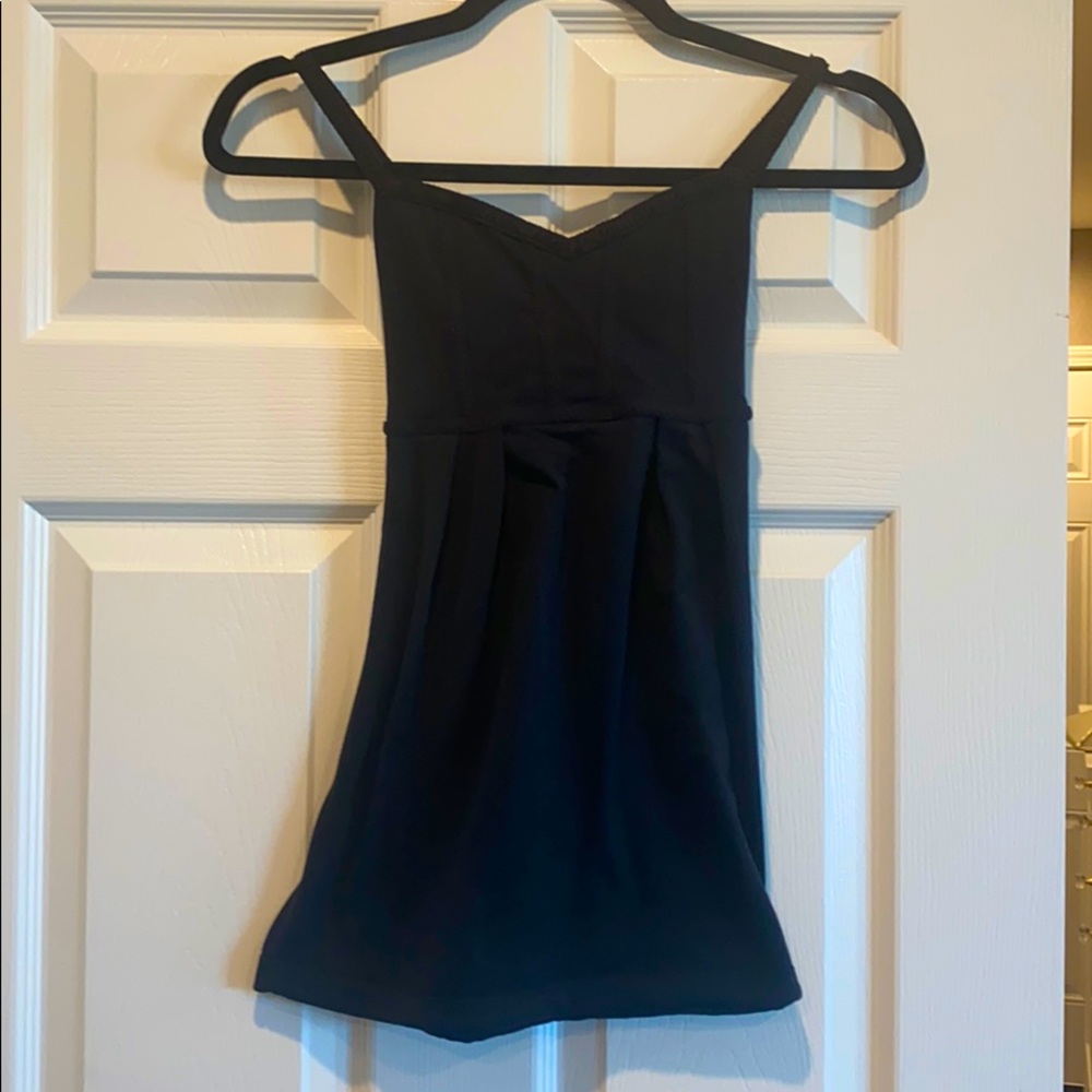 Black lululemon women’s tank